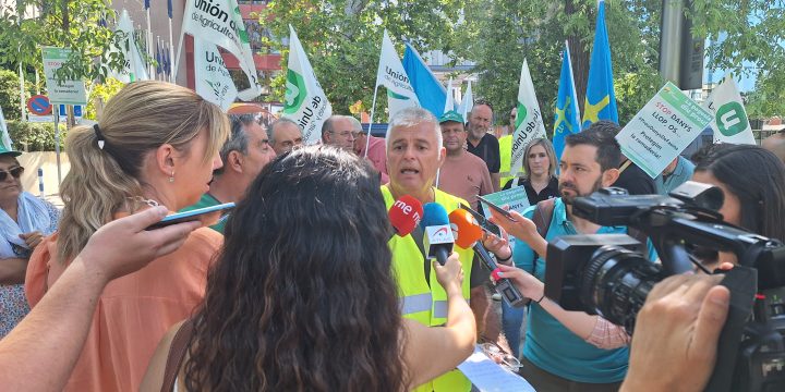 Ganaderos de toda España se concentran en Madrid para exigir protección frente a los ataques de lobos