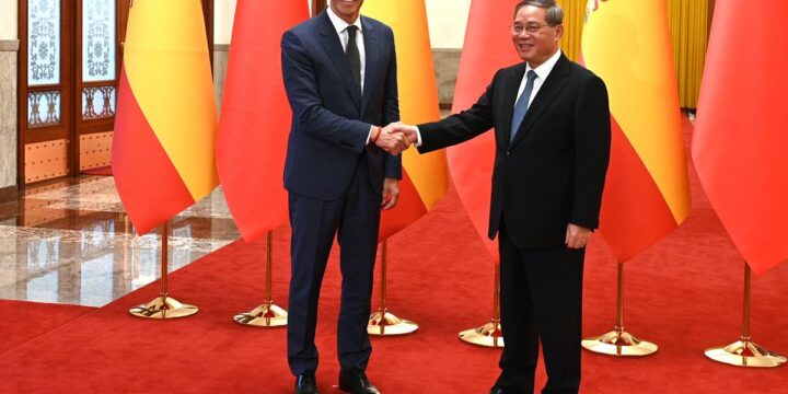 Pedro Sánchez expresa su sorpresa por la investigación china al porcino español ante su primer ministro