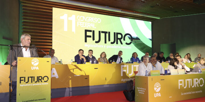 Lorenzo Ramos se despide tras 21 años al frente de UPA y da paso a Cristóbal Cano